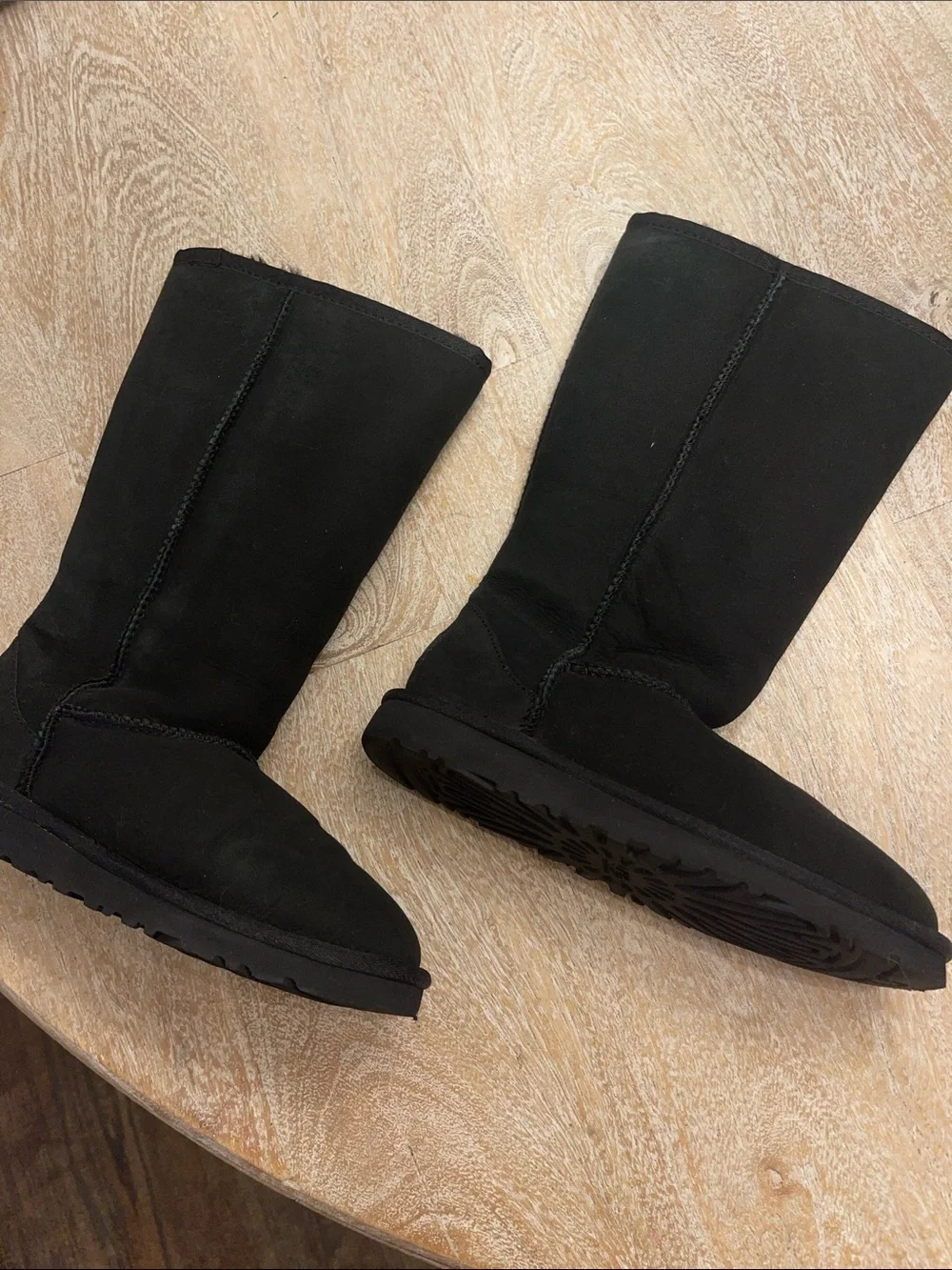 UGG Classic Tall II (Big Kid) Size 4 Black EUC!